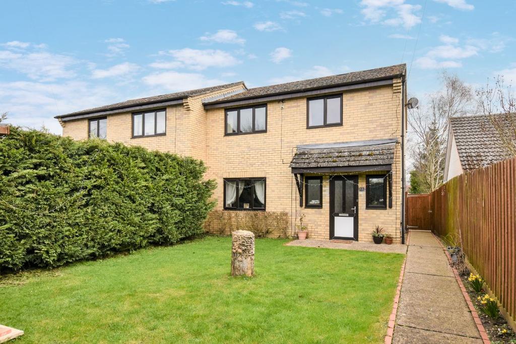 Magna Close, Abington, Cambridge 3 bed semidetached house £365,000