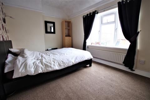 74 Howitt Crescent, Uttoxeter, ST14 7AU