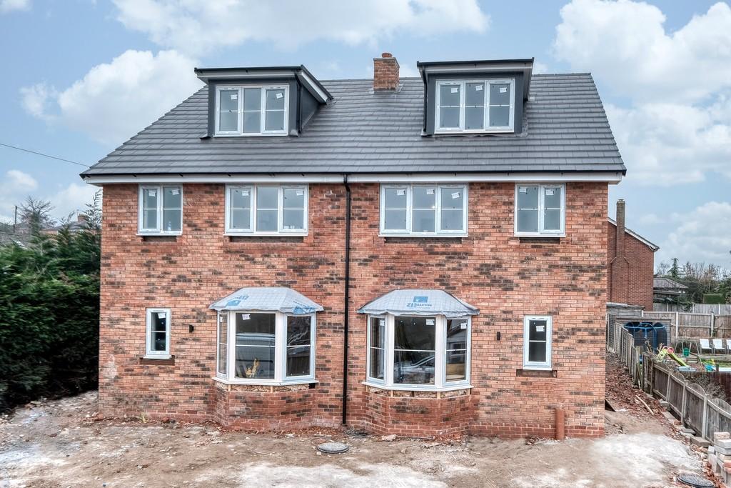 Highfield Road, Bromsgrove, B61 7BB 4 bed semidetached house £325,000