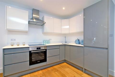 2 bedroom apartment to rent, Umberston Street, London