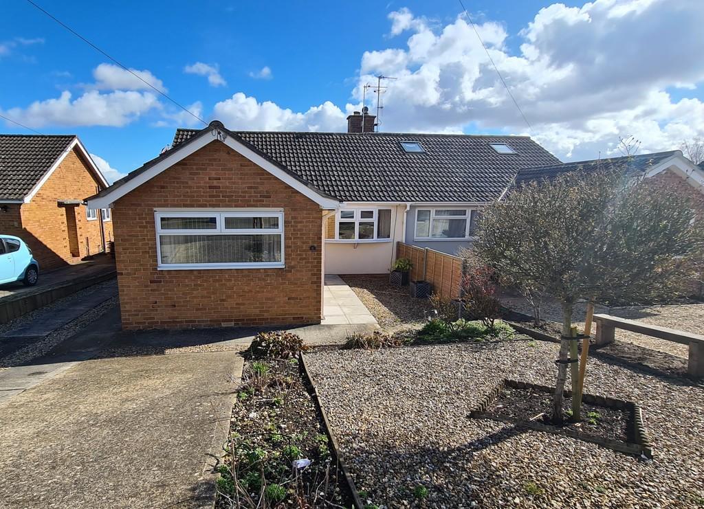 Westminster Crescent, Brackley 3 bed semidetached bungalow £310,000