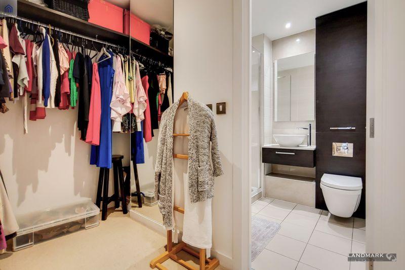 Walk-in Wardrobe &amp;