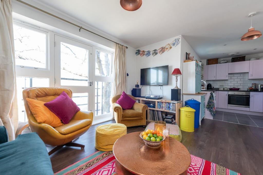 Robson Avenue, London, NW10 2 bed apartment £385,000