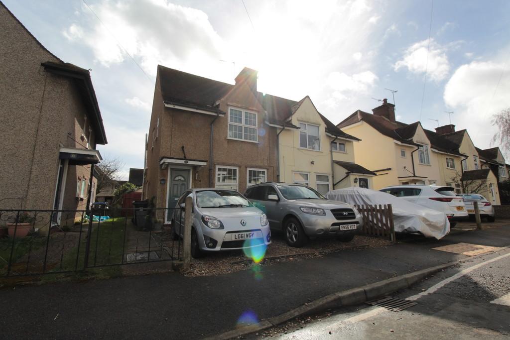 Dawson Road, Byfleet 3 bed semidetached house £412,000
