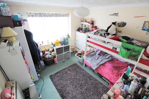 2 bedroom maisonette for sale - Royston Road, Byfleet