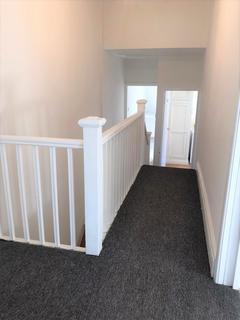 2 bedroom apartment to rent, Park Road, Timperley