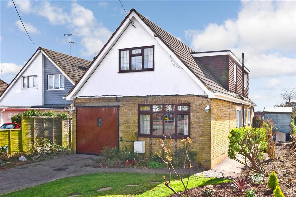 Waverley Crescent, Brock Hill, Wickford, Essex 3 bed detached house £