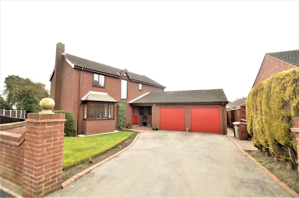 Park Lane, Kippax, Leeds, West Yorkshire 4 bed detached house £475,000
