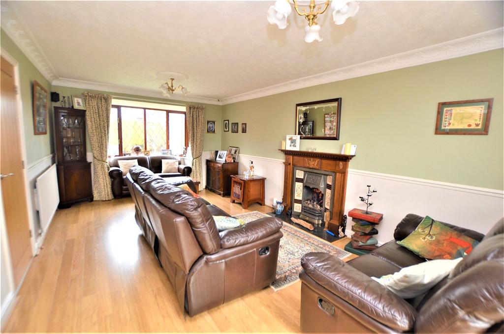 Park Lane, Kippax, Leeds, West Yorkshire 4 bed detached house £475,000