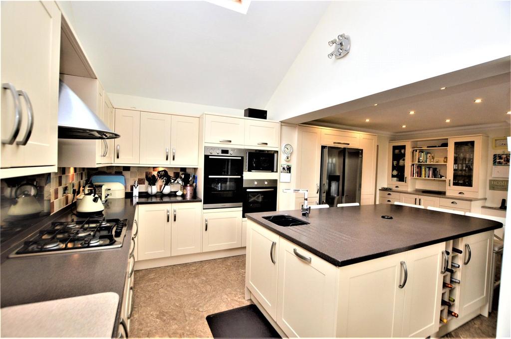 Park Lane, Kippax, Leeds, West Yorkshire 4 bed detached house £475,000