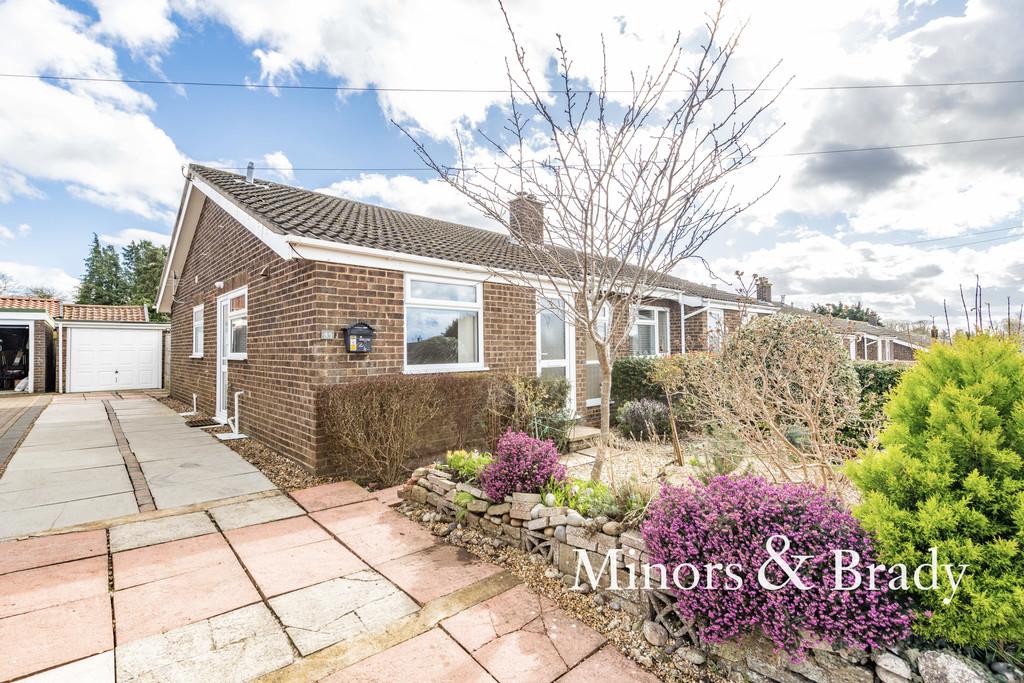 St. Michaels Road, Long Stratton 2 bed semidetached bungalow £200,000