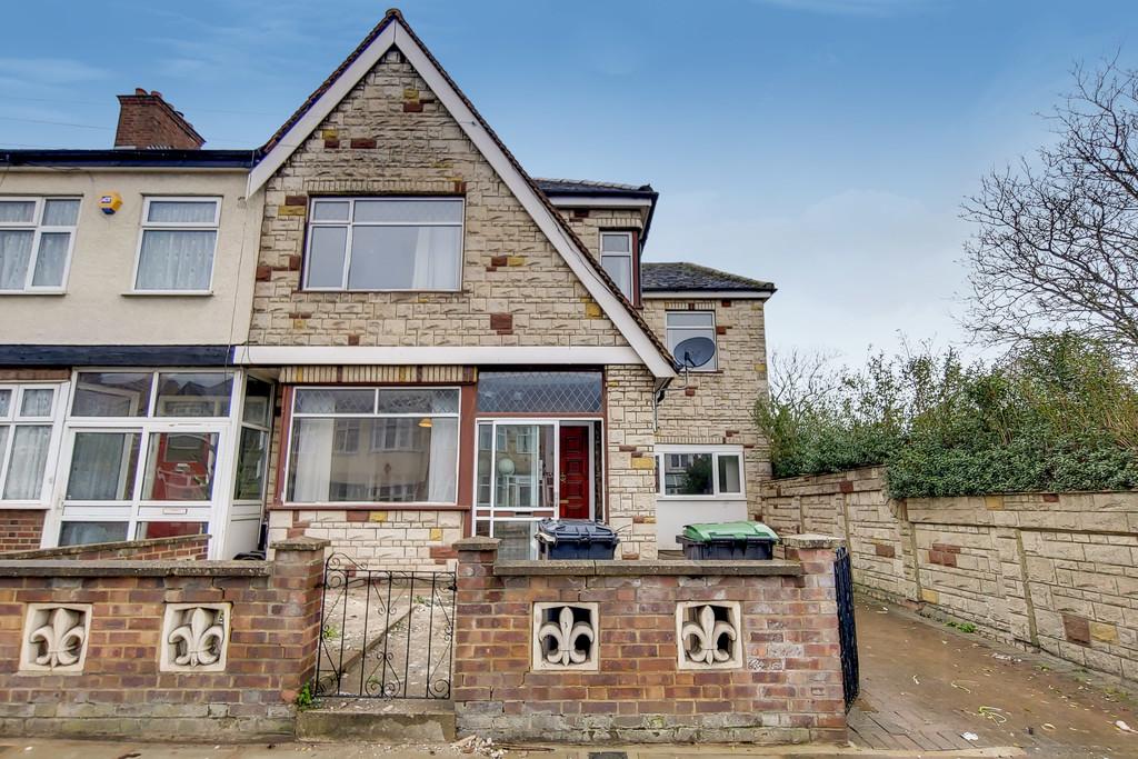 Perth Road, Wood Green, London, N22 6 bed end of terrace house £2,600 pcm (£600 pw)