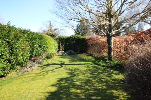 41 Dorking Road, Epsom, KT18 7JR