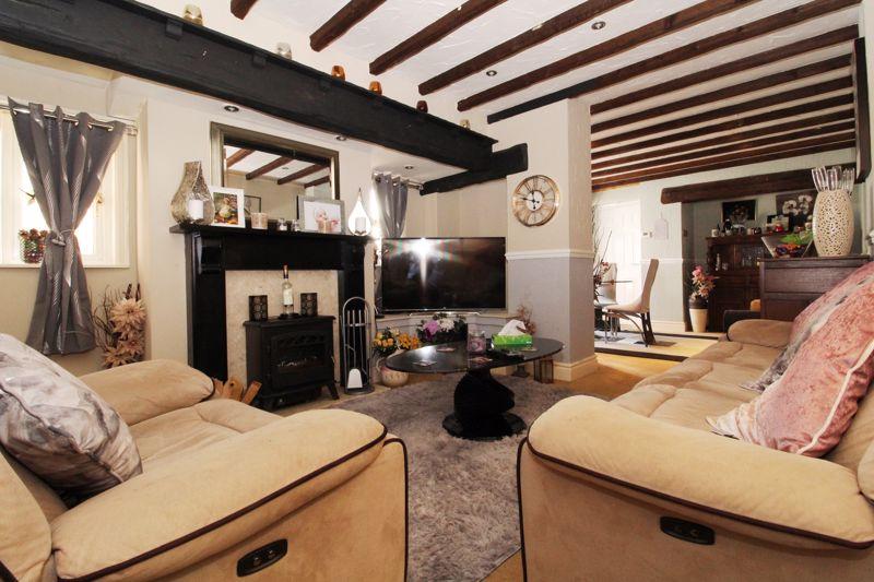 Spring Road, Shelfield, Walsall, WS4 1QQ 4 bed semidetached house £