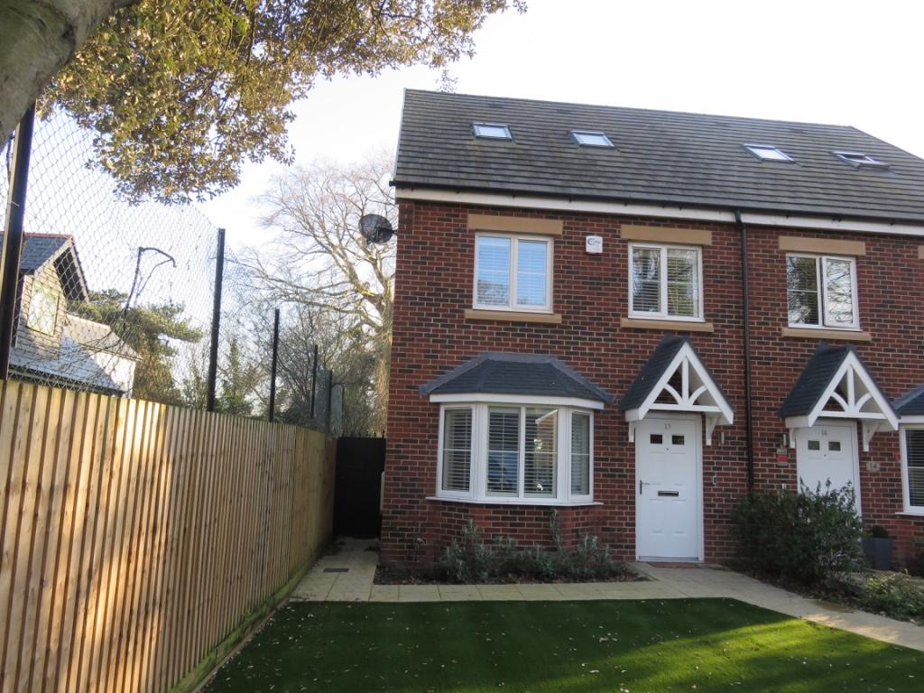 Woodend Close, Grays RM17 4 bed semidetached house £450,000