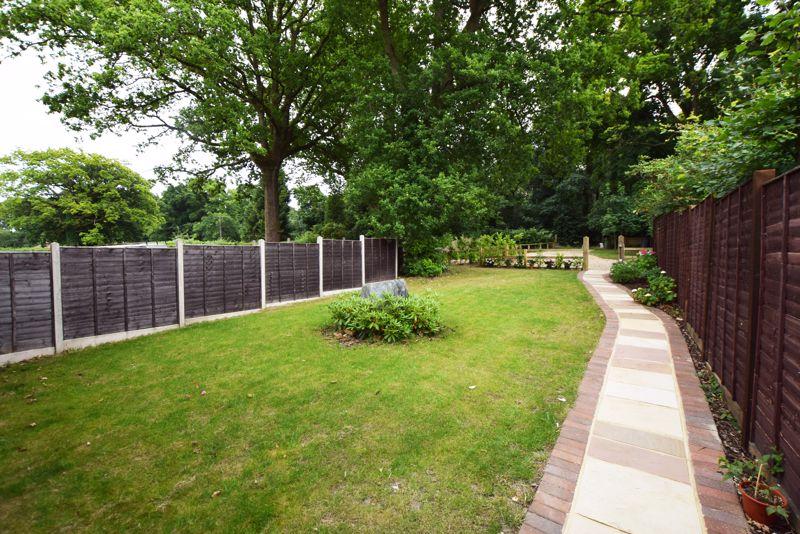 The Shrave, Four Marks, Alton, Hampshire 3 bed semidetached house £