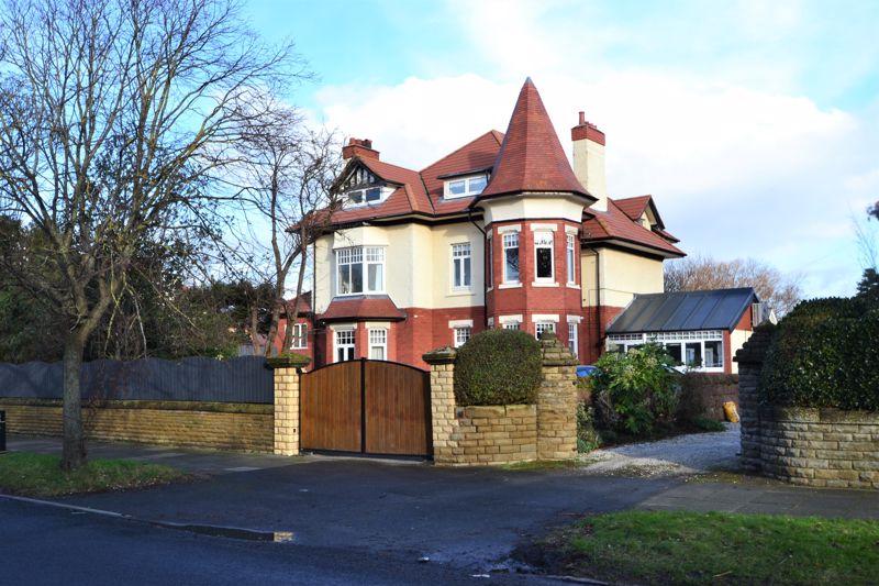 Meols Drive, West Kirby 2 bed apartment £260,000