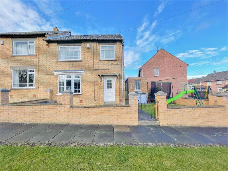Langdale Crescent, Winlaton 3 bed semidetached house £135,000