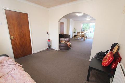 8 Cairn Drive, Walsall, WS2 0HW