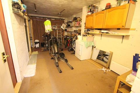 8 Cairn Drive, Walsall, WS2 0HW