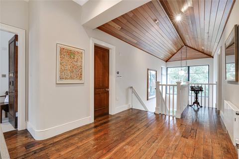 5b Hazelwood Close, London, W5 3JN