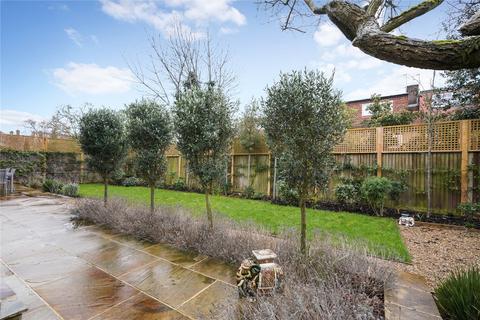 5b Hazelwood Close, London, W5 3JN