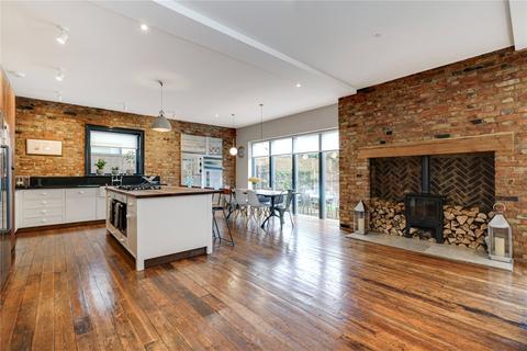 5b Hazelwood Close, London, W5 3JN