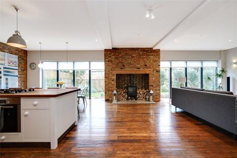 5b Hazelwood Close, London, W5 3JN
