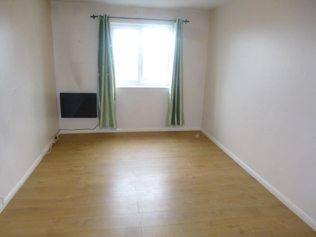CRANLEIGH CLOSE, Cheshunt EN7 1 bed apartment to rent £875 pcm (£202 pw)