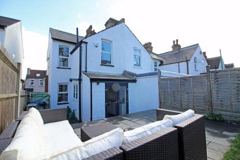 18 Churchill Road, South Croydon, CR2 6HA