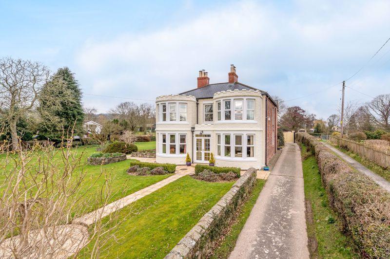 Hengoed, Oswestry 5 bed detached house £565,000