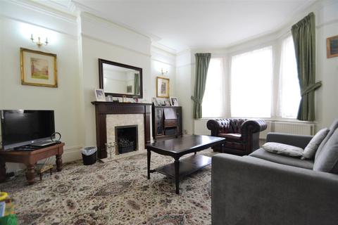 142 Venner Road, London, SE26 5HS