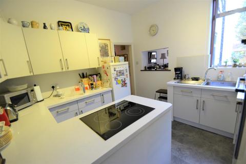 142 Venner Road, London, SE26 5HS