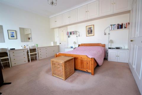 142 Venner Road, London, SE26 5HS