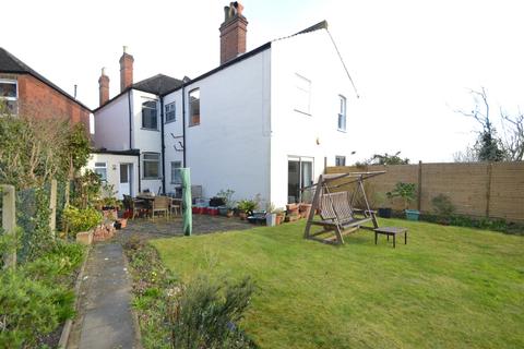 142 Venner Road, London, SE26 5HS