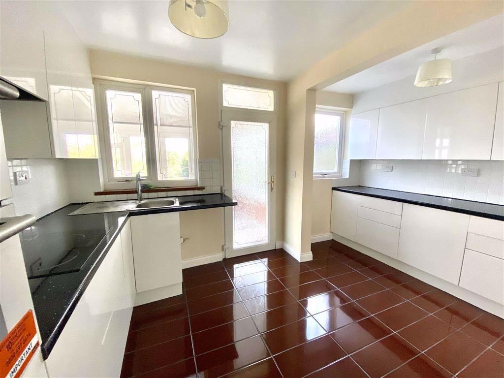 Modern breakfast Kitchen (rear)