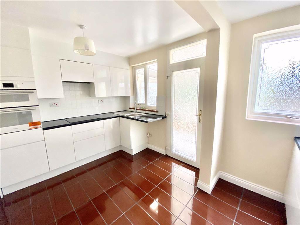 Modern breakfast Kitchen (rear)