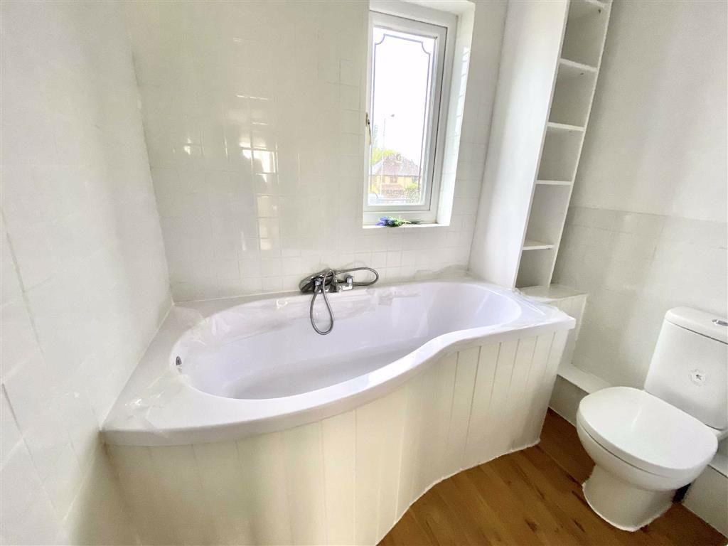 Luxury L shaped modern Bathroom (front)