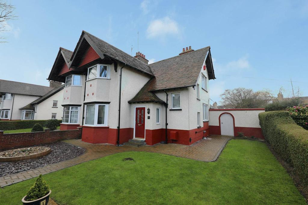 Laburnum Avenue, Garden Village, Hull 3 bed semidetached house £240,000