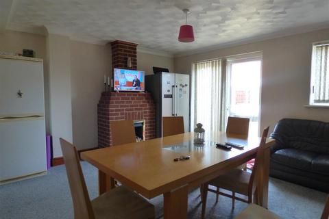 6 Gilbert Row, Northfleet, Gravesend, DA11 7ET