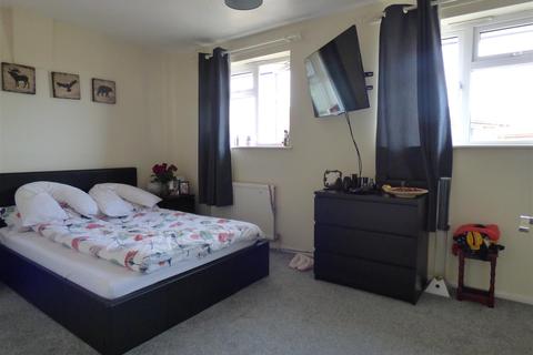 6 Gilbert Row, Northfleet, Gravesend, DA11 7ET