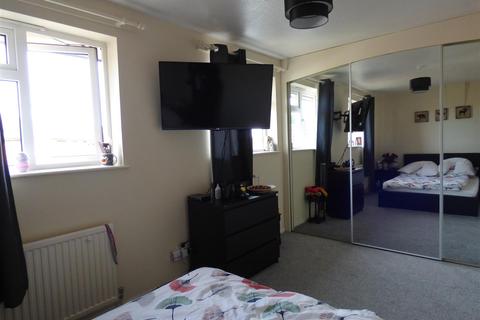 6 Gilbert Row, Northfleet, Gravesend, DA11 7ET
