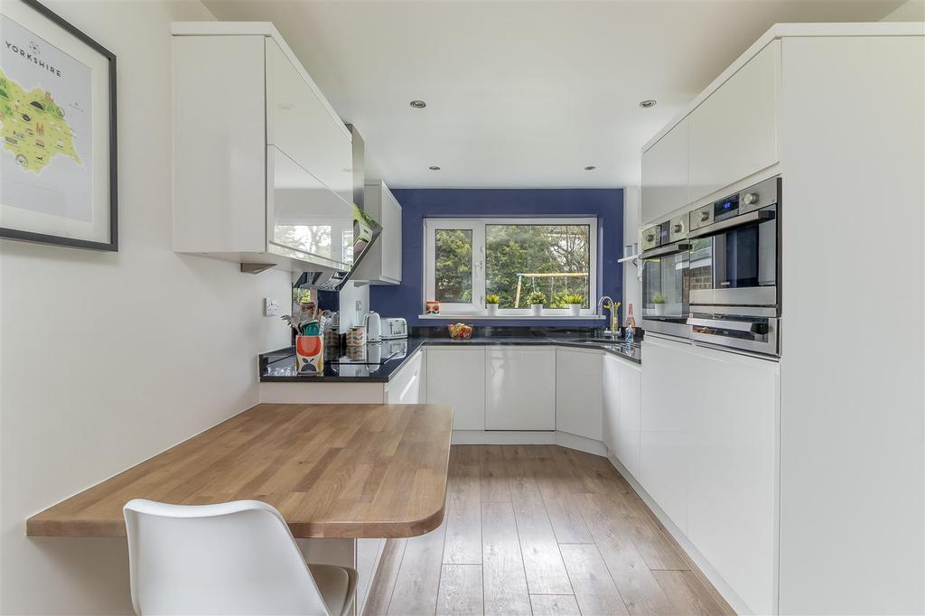 Parklands, Bramhope, Leeds 4 bed detached house £455,000