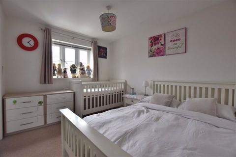 12 Wagon Way, Hempsted, Gloucester, GL2 5EY