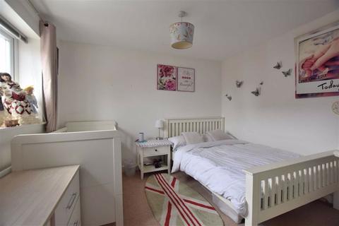 12 Wagon Way, Hempsted, Gloucester, GL2 5EY
