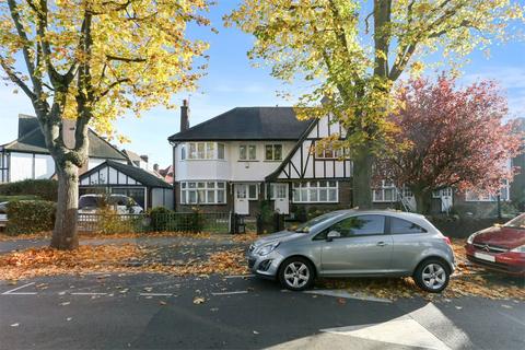 140 Princes Gardens, Acton, London, W3 0LN