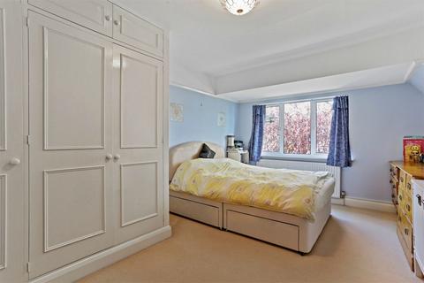 140 Princes Gardens, Acton, London, W3 0LN