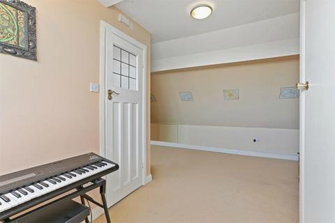 140 Princes Gardens, Acton, London, W3 0LN