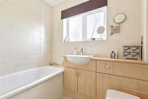 19 Hoadlands, Petersfield, GU31 4PF