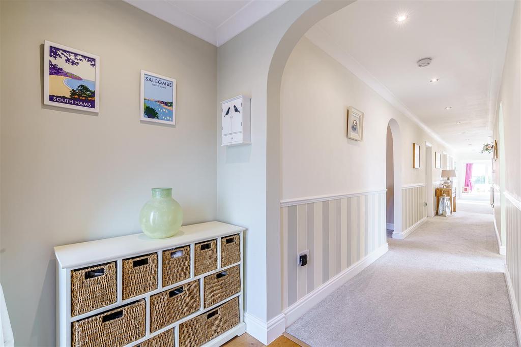8453679-interior25.jpg
